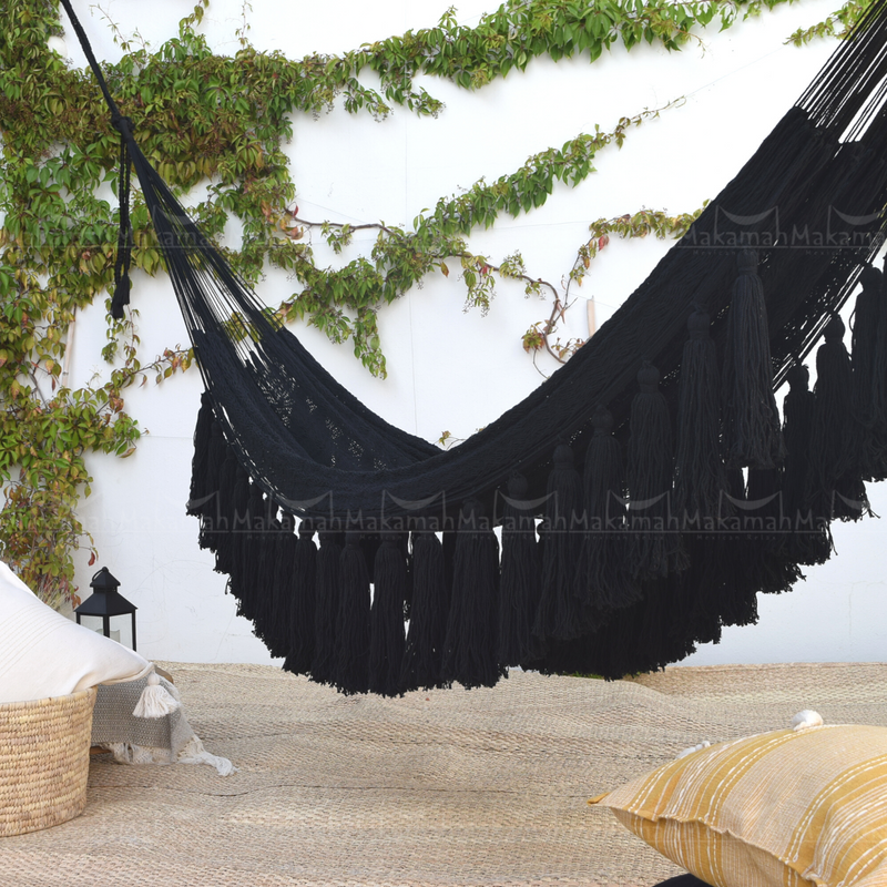 Hamaca Boho con Pompones Largos Negra