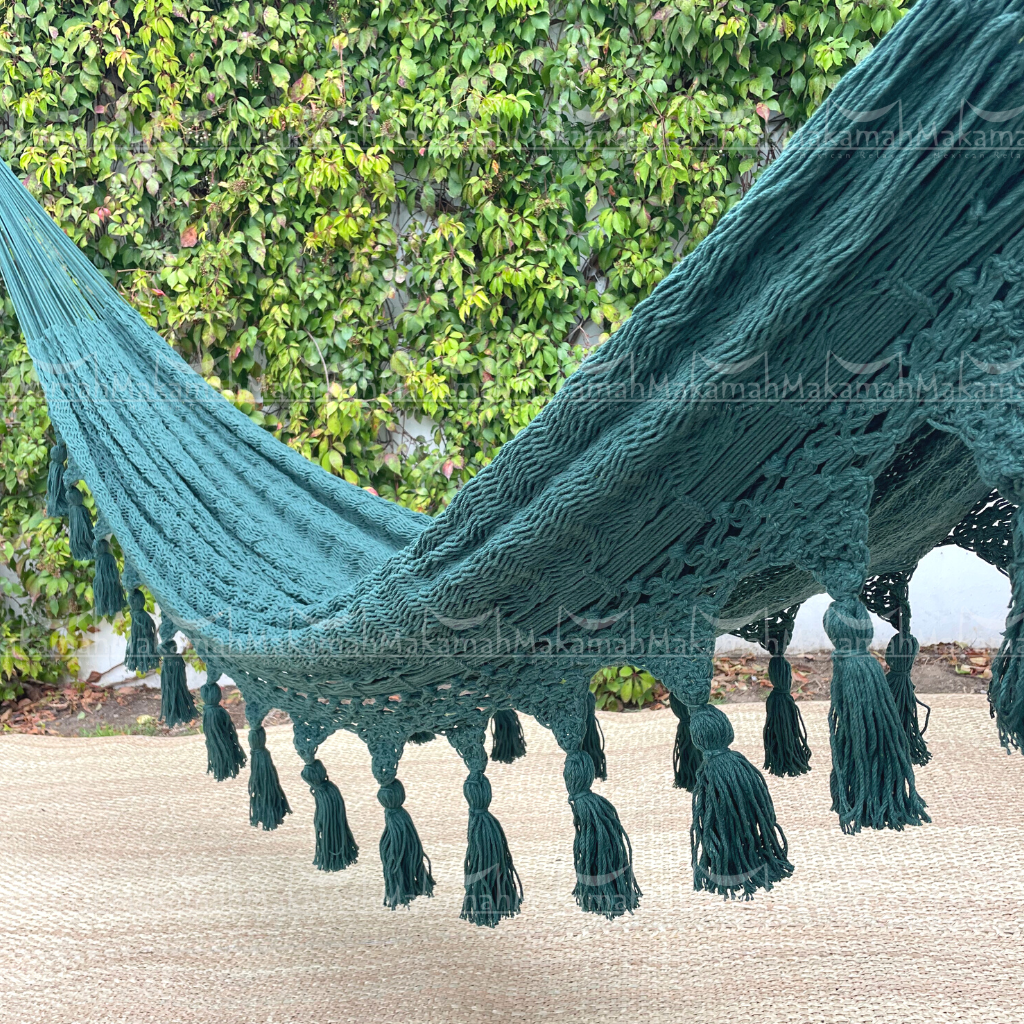 Hamaca Boho con Macramé y Pompones Algodón Verde Botella